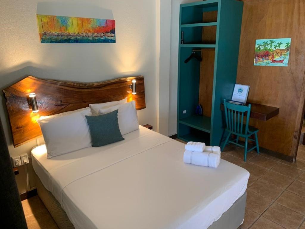 Hotel The Bounty Caye Caulker Exterior foto